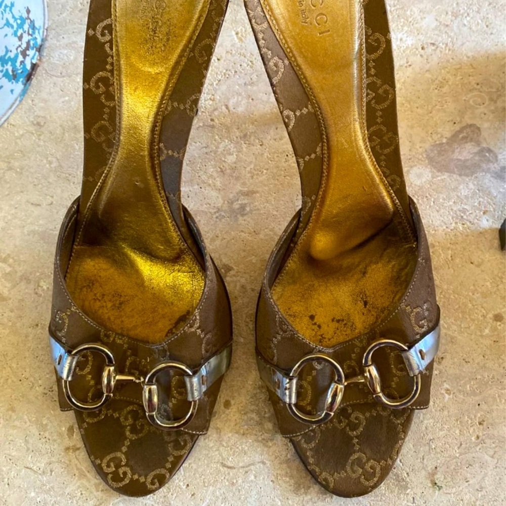 Gucci sandals gold size 40